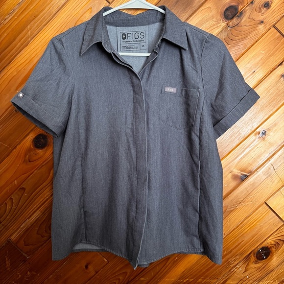 FIGS  Gray Short Sleeve Shirt - Picture 1 of 3